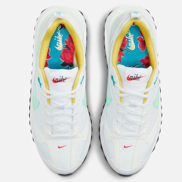 Nike Womens Air Max Dawn - Picture 2 of 7